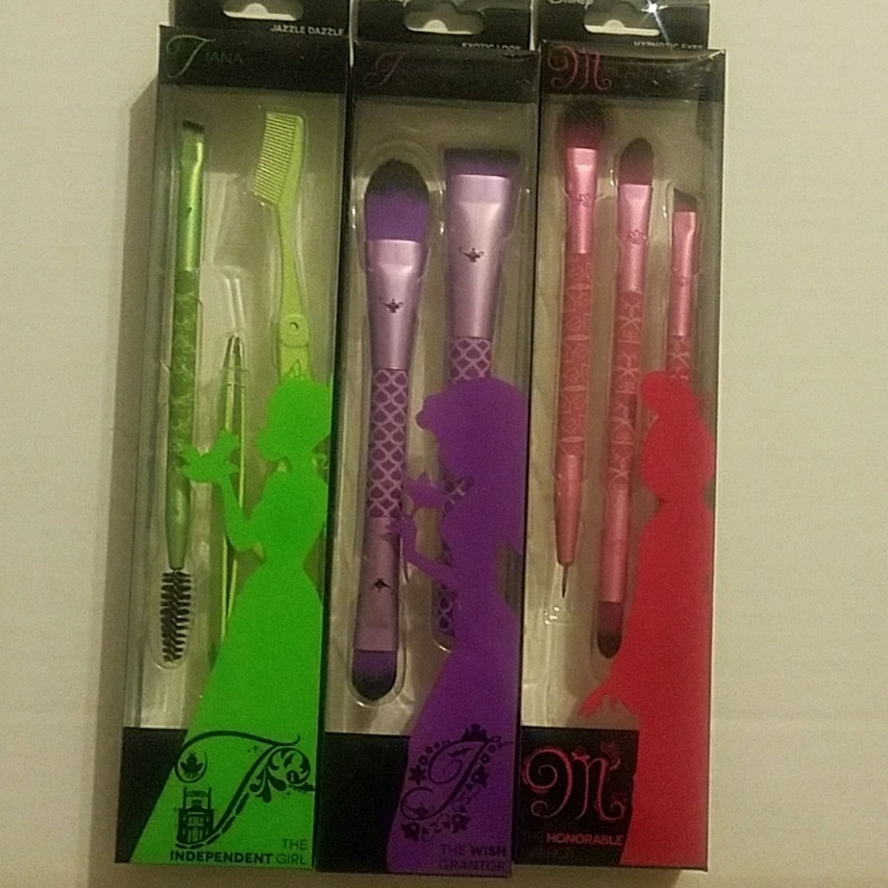 Disney Make-up brushes  NEW